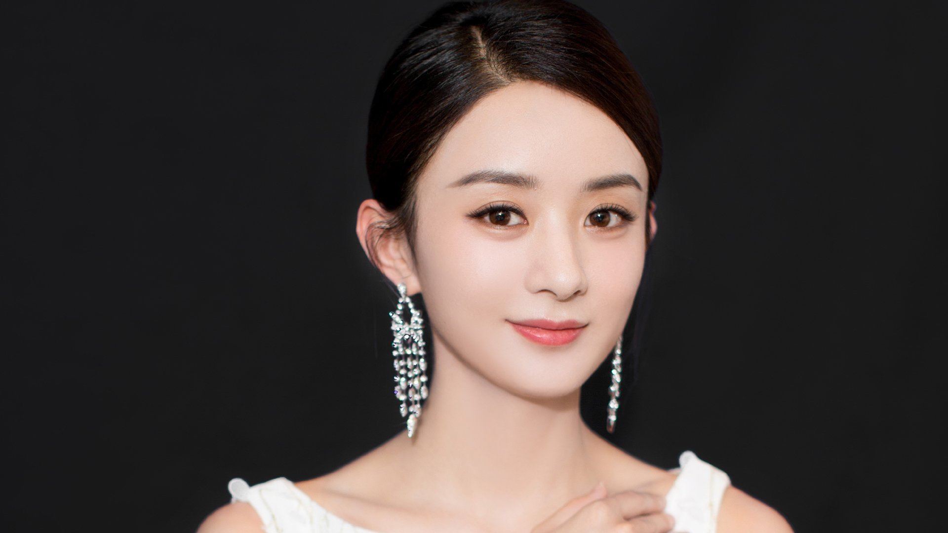 湖人轮换阵容打出能量完胜魔术,湖人换人