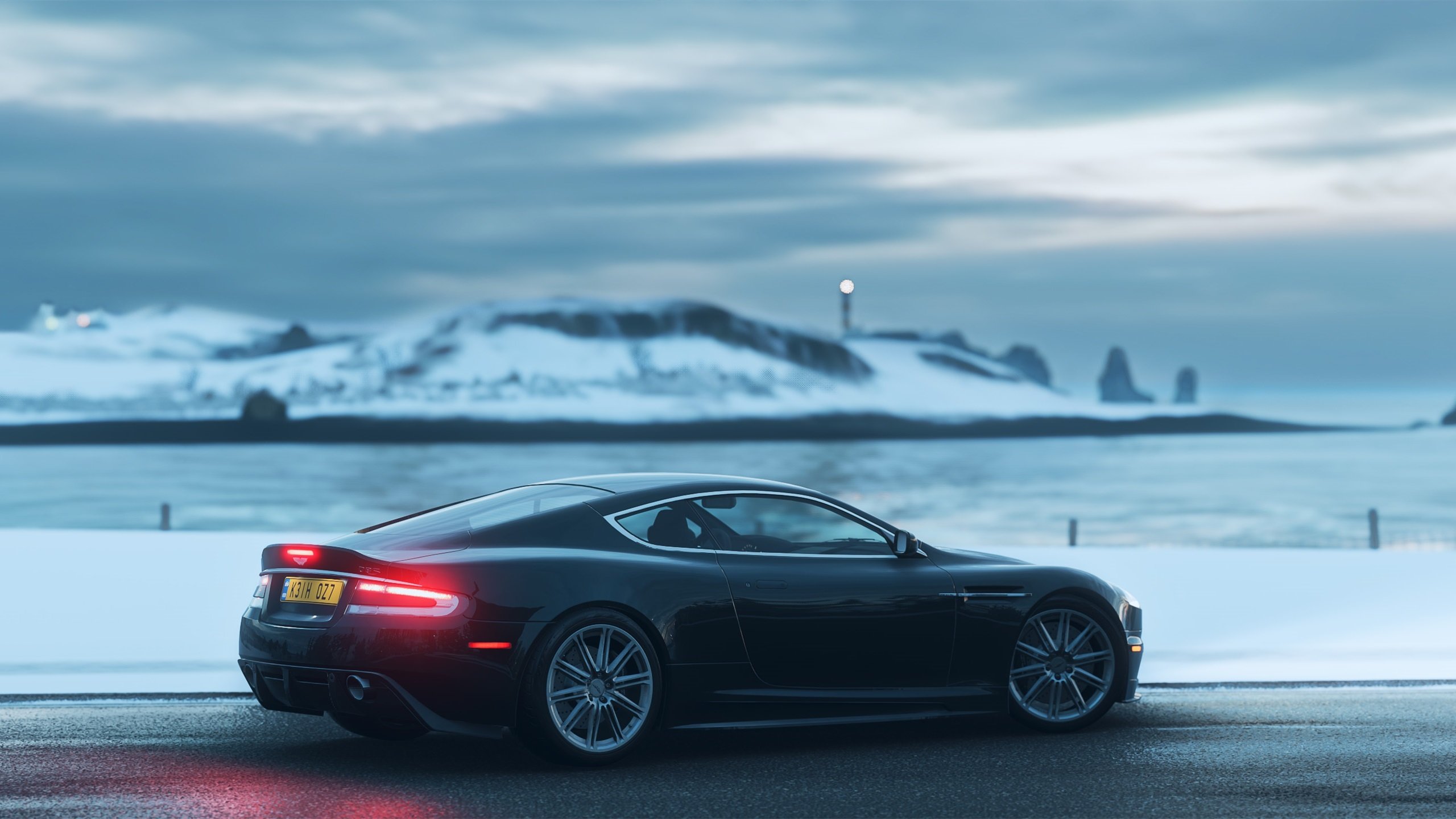 “三叉湖游泳馆:水上救生选手挑战极限反应速度”