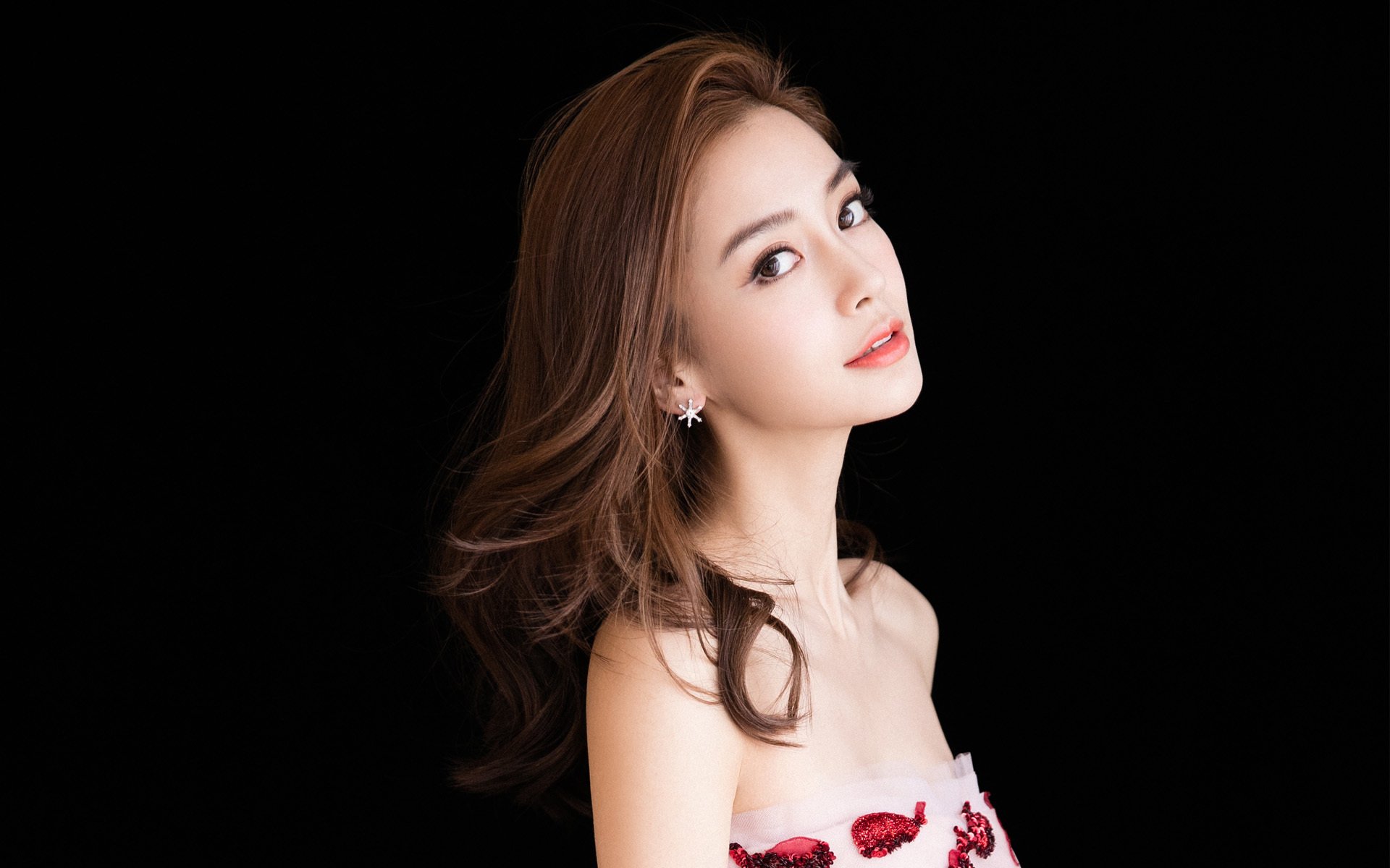 英超疯狂反击：速度与力量的最佳结合，英超各队打法